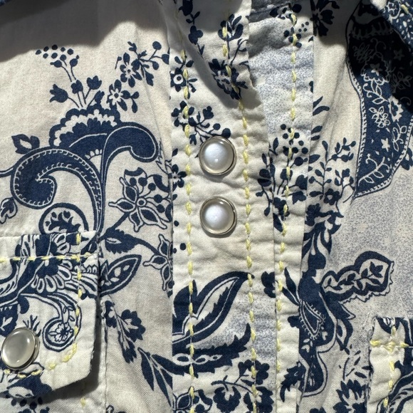 Old Navy Blue and White Long Sleeve Button Down Shirt - Picture 3 of 4